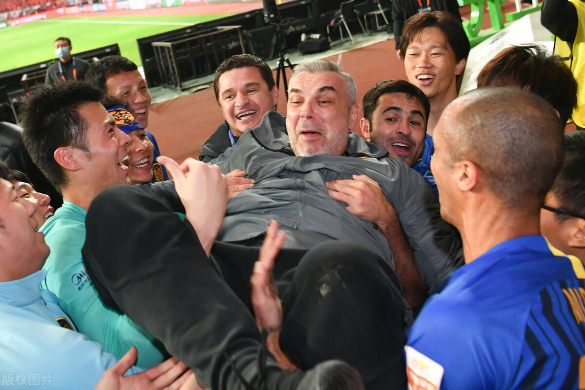 13天前被球迷疯狂喊下课 13天后受万人敬慕 或成中超最佳主帅|十大足球赌注软件(图7)
13天前被球迷疯狂喊下课 13天后受万人敬慕 或成中超最佳主帅|十大足球赌注软件(图7)