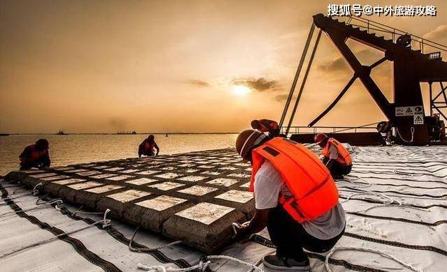 
中国速度 4万人遇水搭桥 震惊世界‘足球赌注软件APP’(图2)