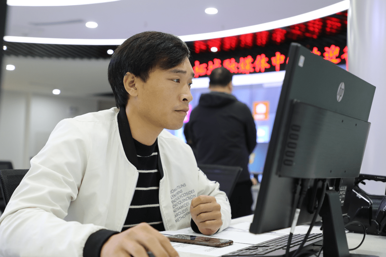 柘城融媒体中心:同心向“融” “融”荣与共_足球赌注软件(图5)
柘城融媒体中心:同心向“融” “融”荣与共_足球赌注软件(图5)